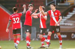 爱游戏app下载-南安普顿客场击败对手，赢得关键胜利