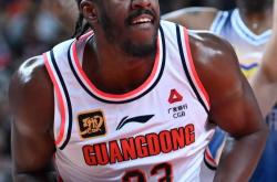 爱游戏链接-球员个人表现出色，成为全场焦点