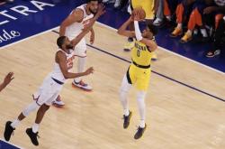 爱游戏app-雄壮彻底压倒对手，成功杀入东部半决赛