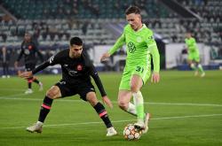 爱游戏竞技-包含沃尔夫斯堡球队老将复出，稳固中场防线的词条