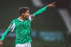 爱游戏注册-云达不莱梅捧杯欢庆，士气大增继续向前的简单介绍