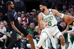 爱游戏培训-凯尔特人凭借团队合作，反超成功