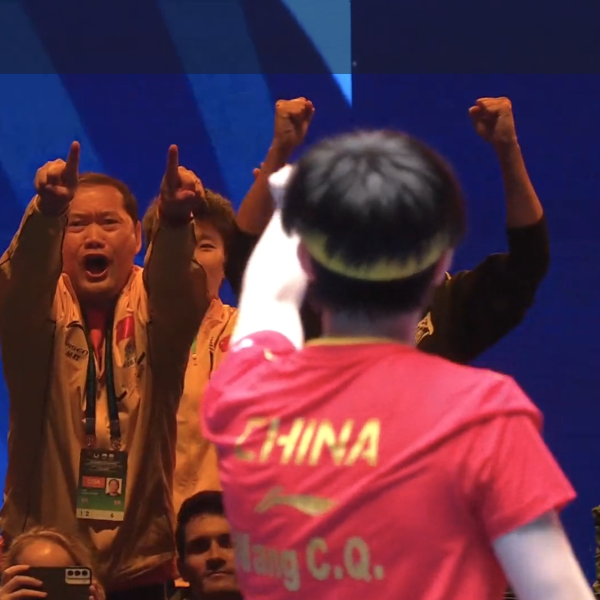 惊险逆转！球队压哨绝杀，力克对手，赢得刺激胜利！的简单介绍