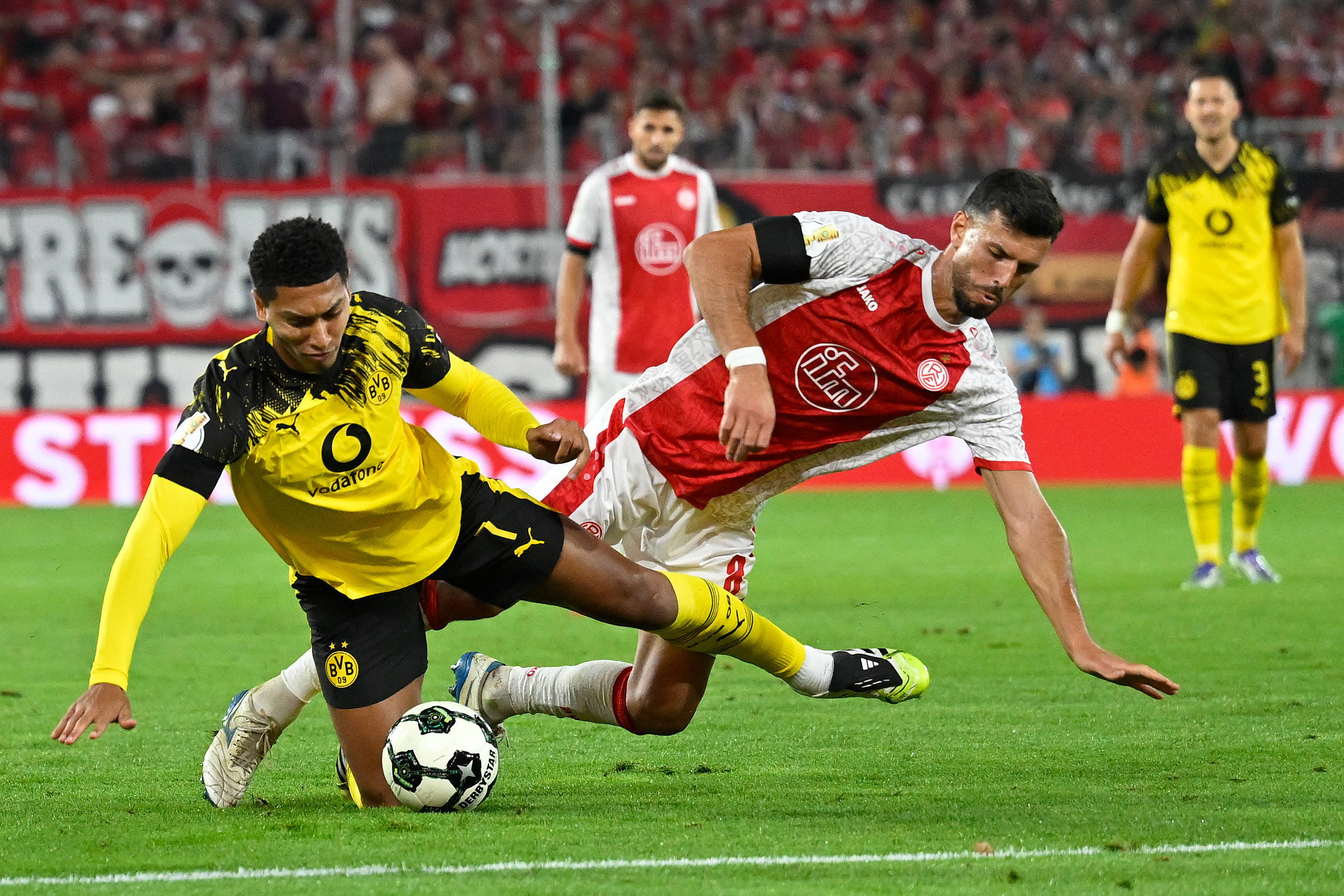 德国足球联赛获得国际认可和赞誉 德国足球联赛获得国际认可和赞誉