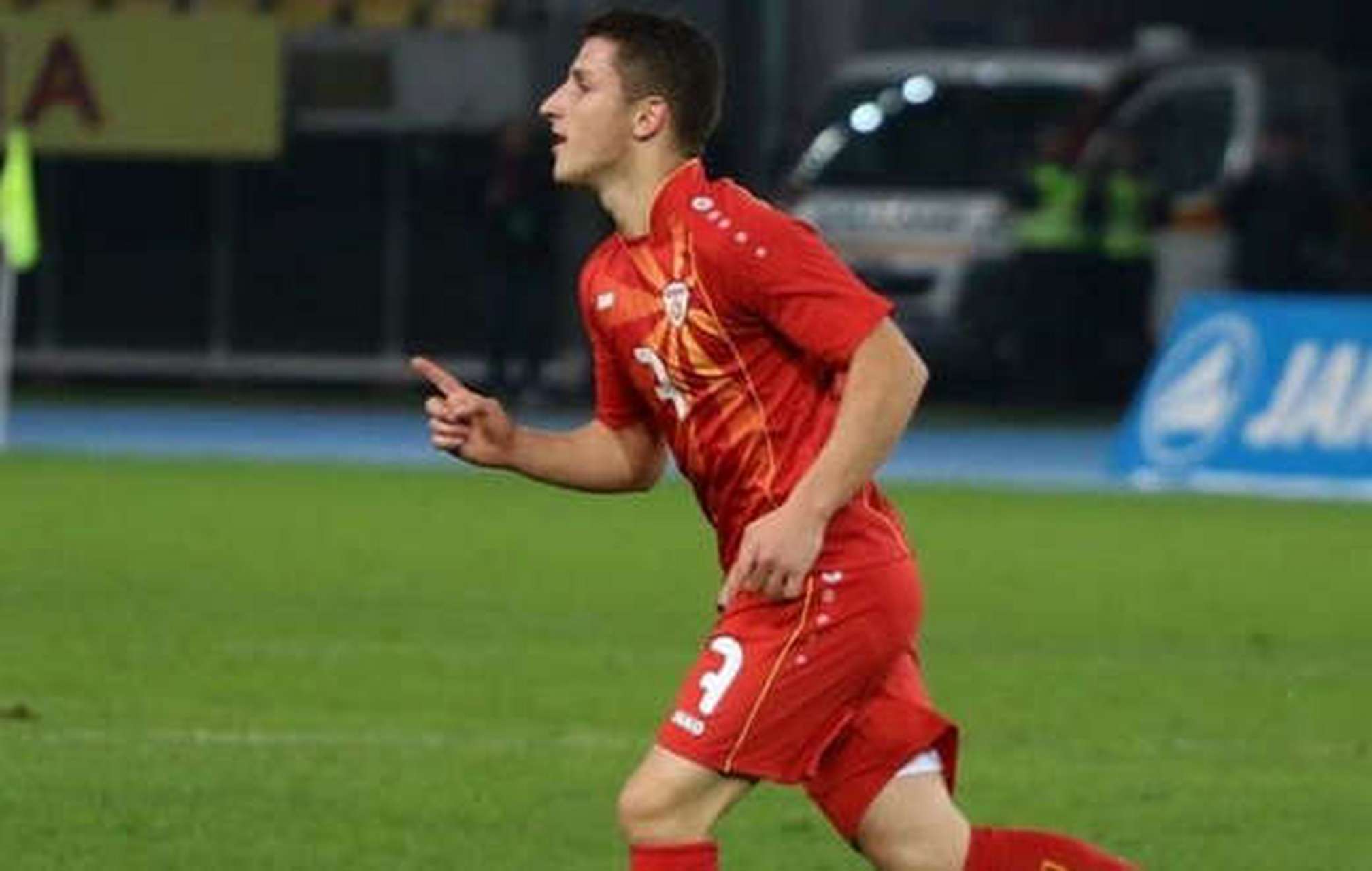 包含爱沙尼亚与北马其顿战平收场的词条