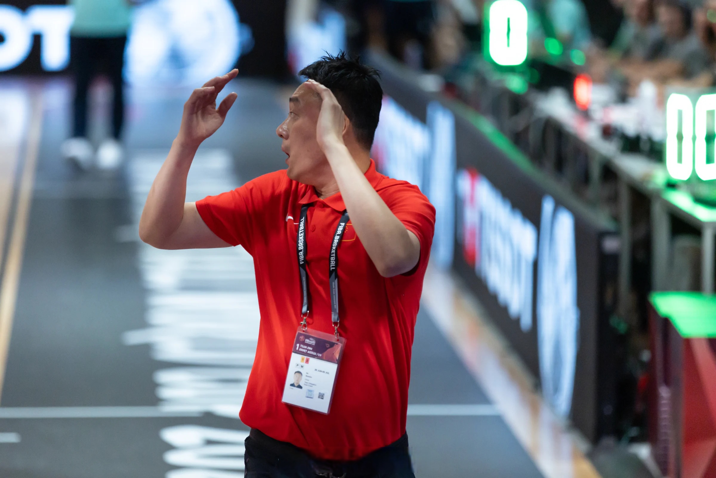 比赛中球队展现顽强斗志，逆转击败对手