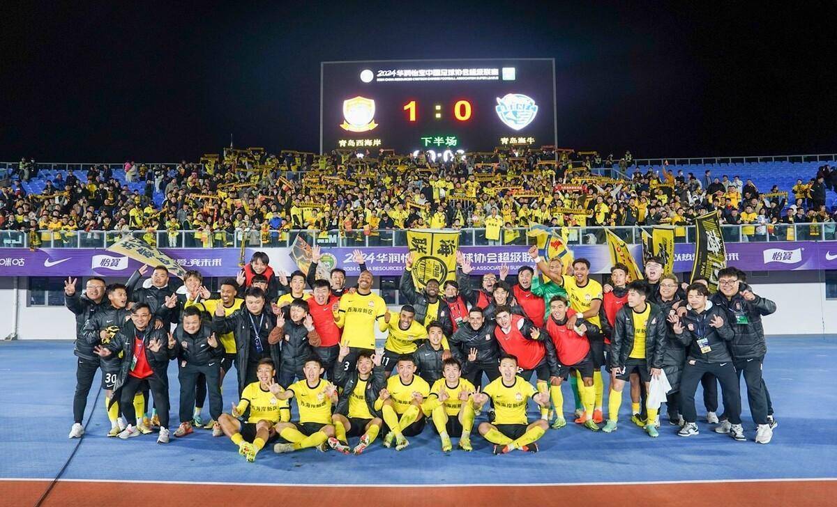 足球运动员获得关键胜利助球队晋级