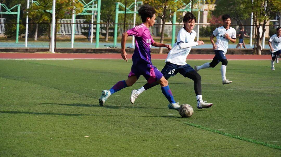 竞技足球联赛球队备战精益求精：实力对比明显的简单介绍