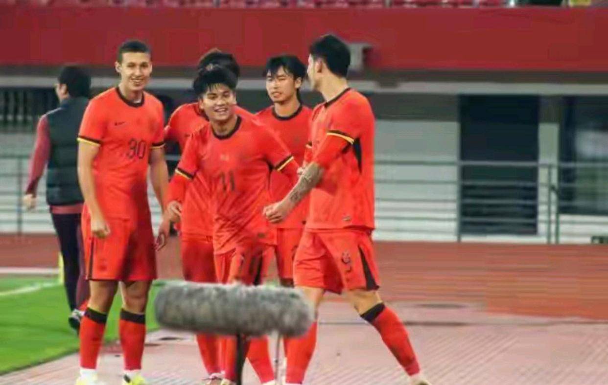 包含乌兹别克斯坦球队决心全力以赴的词条