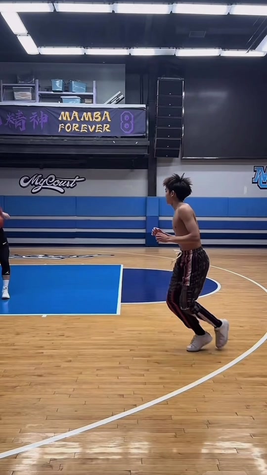 NBA球员在社交媒体上晒出训练视频