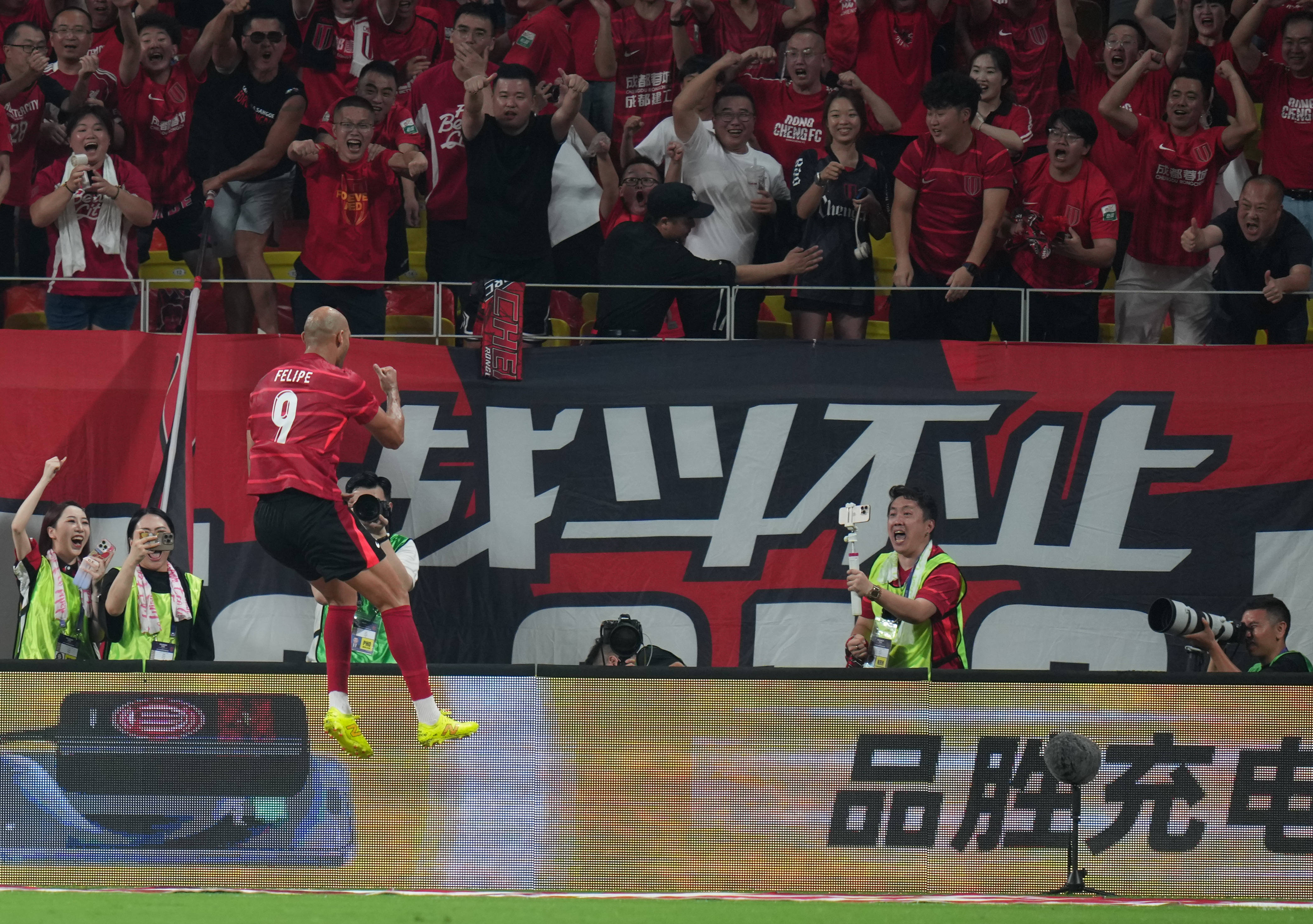 曼城中场成功传球，助球队锁定胜局