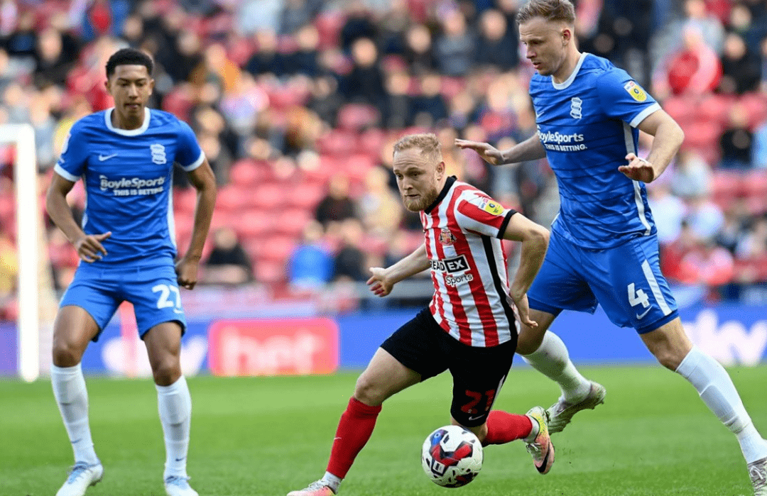 包含桑德兰客场失利，陷入保级泥潭的词条