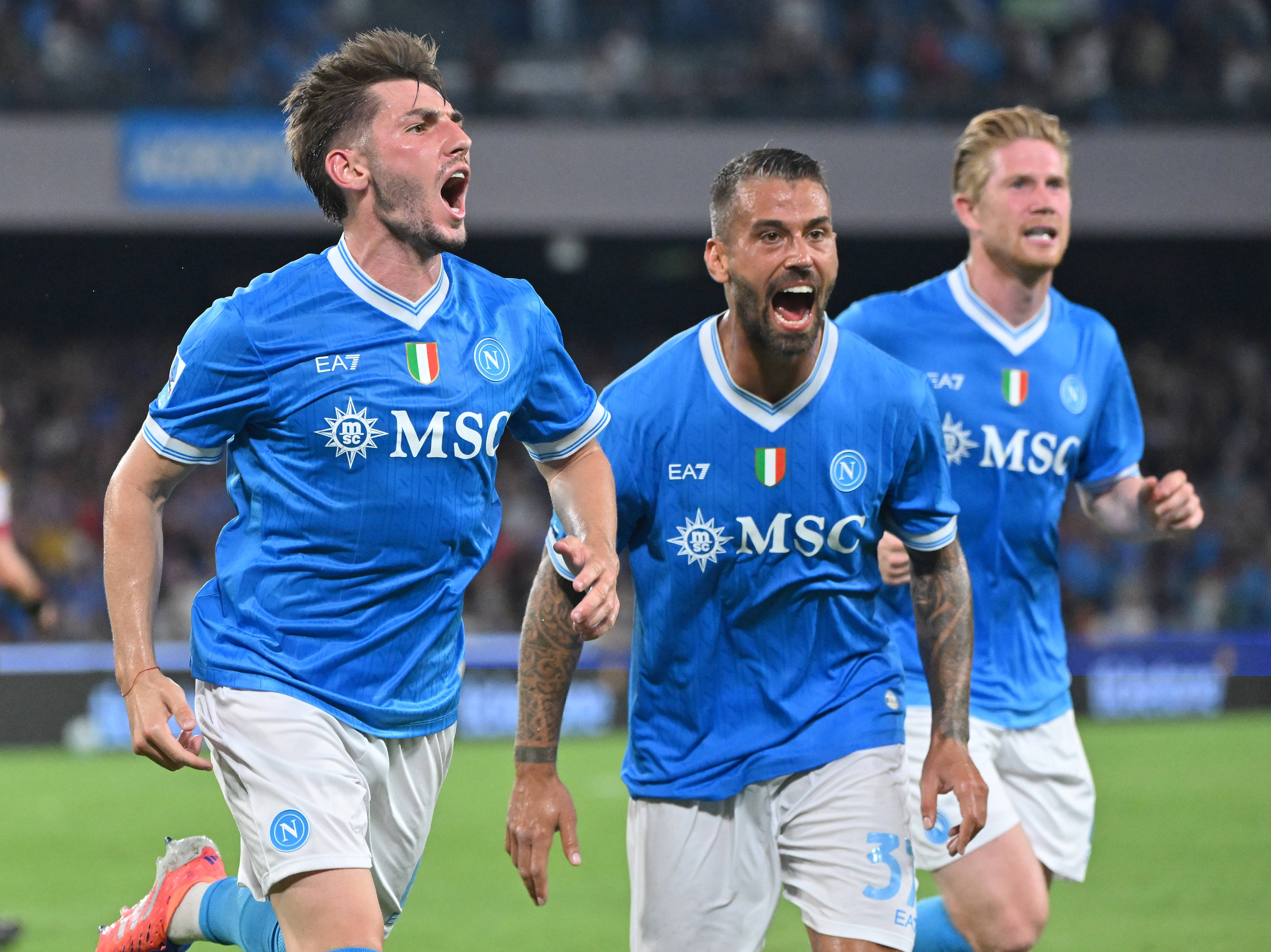 AC米兰大胜，取得淘汰赛资格，球迷欢呼雀跃的简单介绍