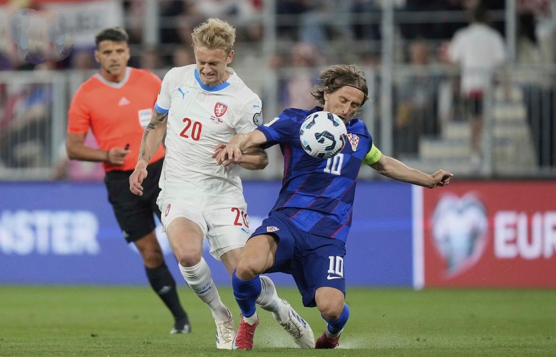 克罗地亚欧预赛大胜,残留裁判大跳的简单介绍 克罗地亚欧预赛大胜,残留裁判大跳的简单介绍